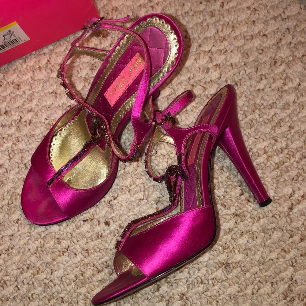 GUC BETSEY JOHNSON FUCHSIA CRYSTAL HEELS